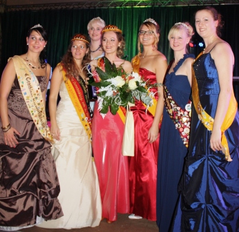 Maxi I. im Kreise der gekrönten Häupter