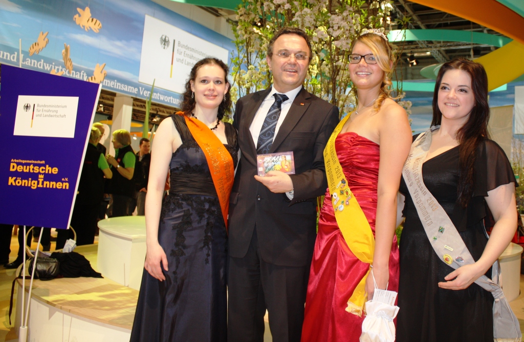 Bundesminister Friedrich, Sophia, Katharina und Viktoria