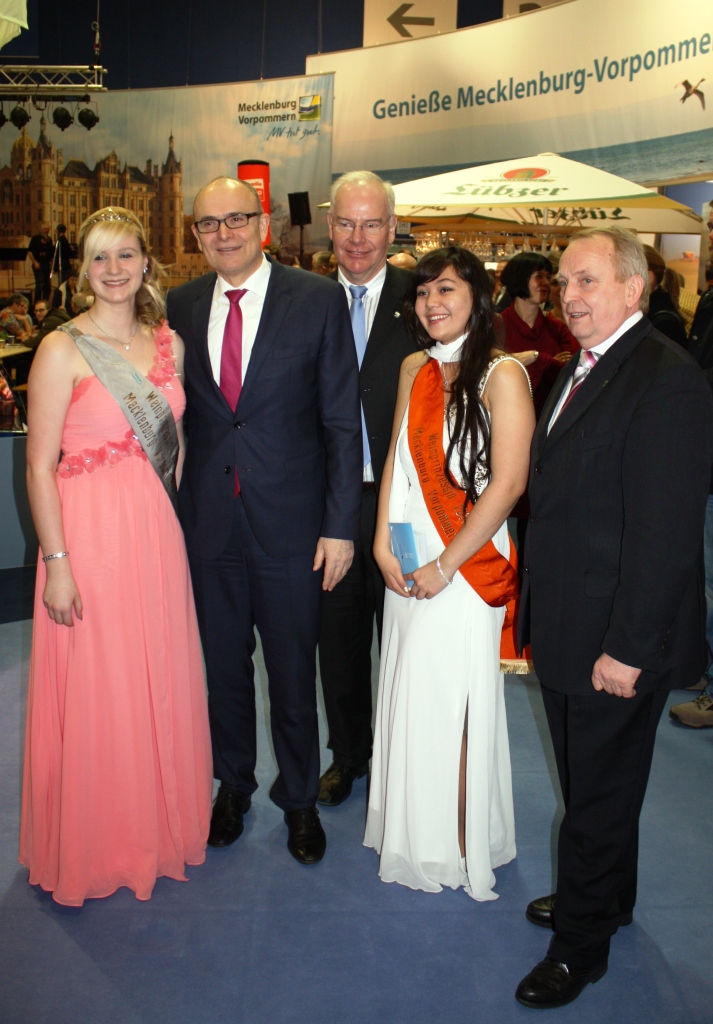 mit Ministerpräsident E. Sellering und Minister T. Backhaus li.