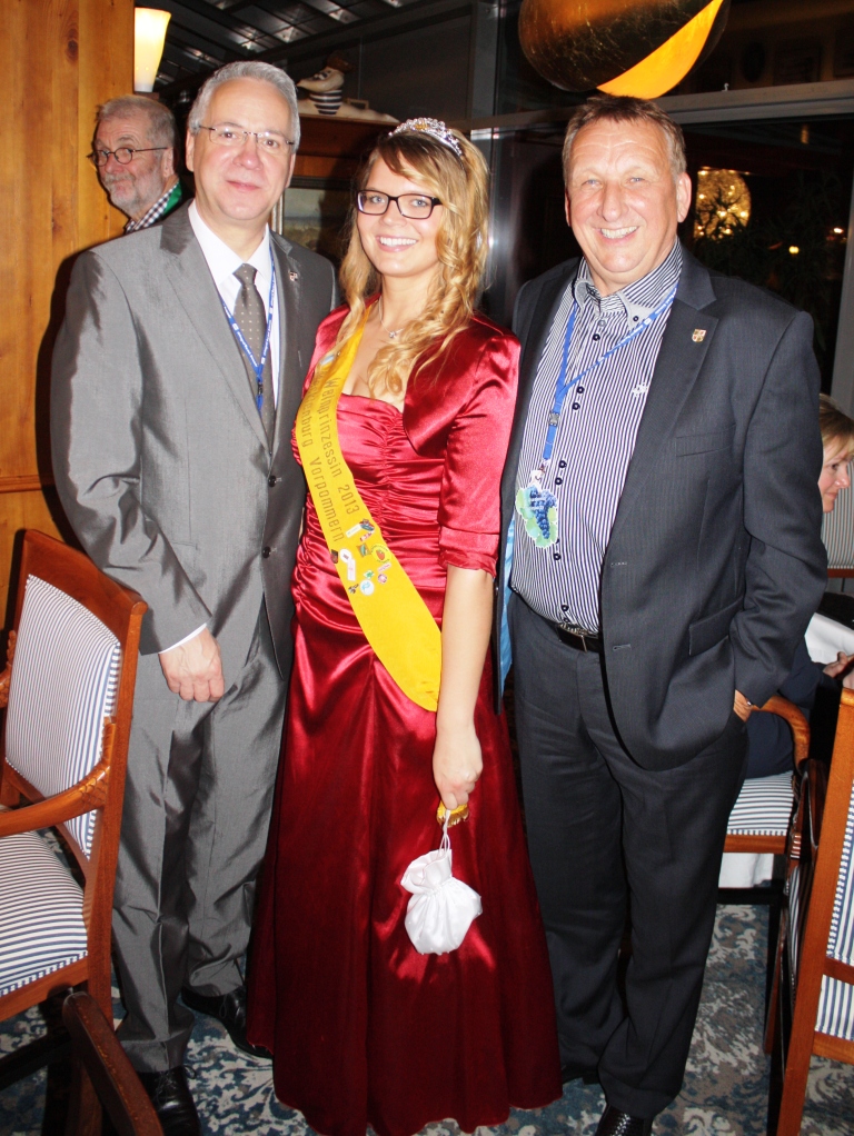 Mit dem Staatssekretär und dem Präsidenten des Unternehmerverbandes