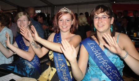 Hoheiten mit der Lichterfestkrone